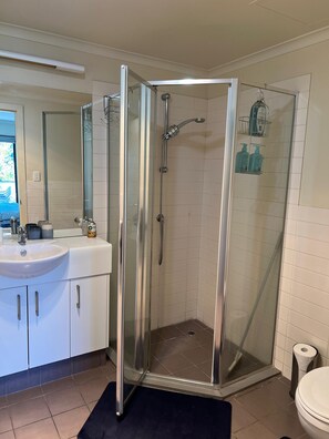 Full Bath Ensuite 1