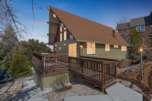 Handrail, Cottage, House, Neighborhood, Staircase