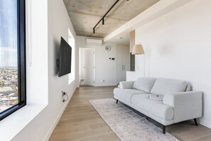 Stretch out on the sofa and enjoy your favourite show on the wall-mounted TV, all while soaking in panoramic city views and endless skylines.