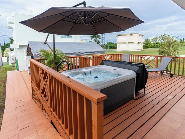 5 people Hot Tub