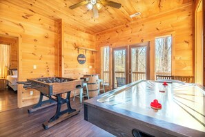 Smoky Summit Stays' fun game room