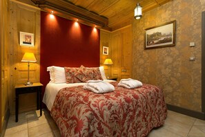 There may be a Double bed or 2 Single beds - please do let us know what you prefer!