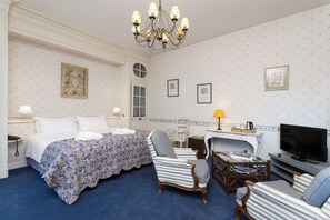 Drift to sleep in the comfortable Double bed or 2 Single beds - let us know what you prefer!