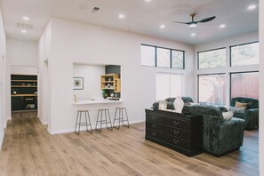 Designed for both relaxation and entertaining, this bright area features comfortable seating and a stylish bar nook, perfect for a casual drink or a quick bite.