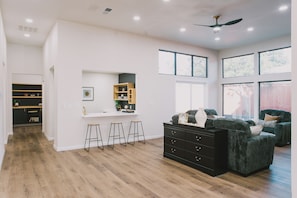 Designed for both relaxation and entertaining, this bright area features comfortable seating and a stylish bar nook, perfect for a casual drink or a quick bite.