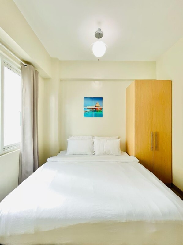 Living/Sleeping Area