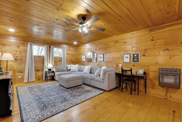 A charming wooded haven awaits you!