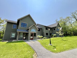 Welcome to Summit Sanctuary, your Laurel Highlands mountain getaway!