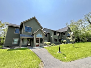 Welcome to Summit Sanctuary, your Laurel Highlands mountain getaway!