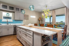 Kitchen Bar 