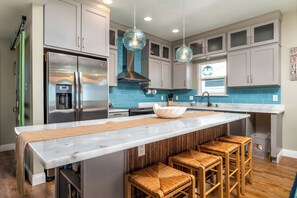 Kitchen Bar 