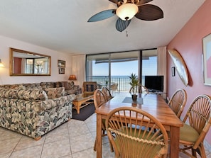 Livingroom and dining table