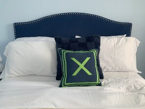2nd Bedroom (Queen Bed)