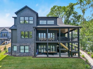 2025 New Construction Lake House - Sleeps 18!