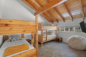 Bunk Bed Room | Mounted TV | Perfect for Kids