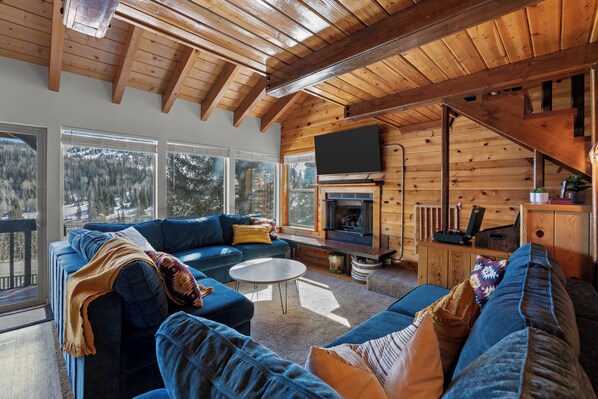 Cozy cabiminium Brian Head Vacation Rental | 3BR | 2BA | 1,000 Sq Ft