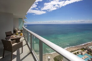 Sky-High Beachfront Penthouse: Stunning Views + Pool & Gym (7629)