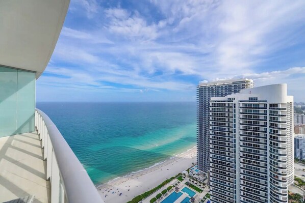 Sky-High Beachfront Penthouse: Stunning Views + Pool & Gym (7626)