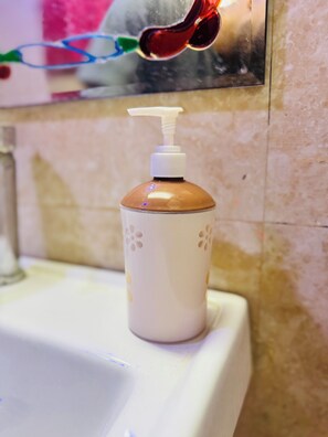 Bathroom amenities