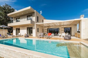 Building Exterior, Outdoor, Pool