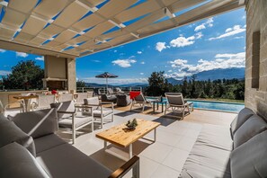 Balcony / Terrace / Patio, Building Exterior, Outdoor, Pool, Scenic View