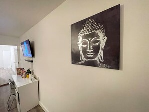 Stunning line art pieces bring a modern and artistic vibe to the space. Perfect for a cosy and stylish bedroom setup