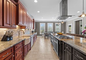 Fully stocked large chef's kitchen with plenty of seating! 