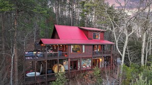 Welcome to your perfect mountain retreat! 