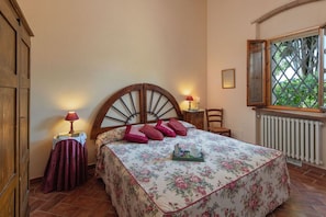 Furniture, Bed, Interior Design, Bedroom, Wall, Bedding, Bed Sheet, Flooring, Wood, Room