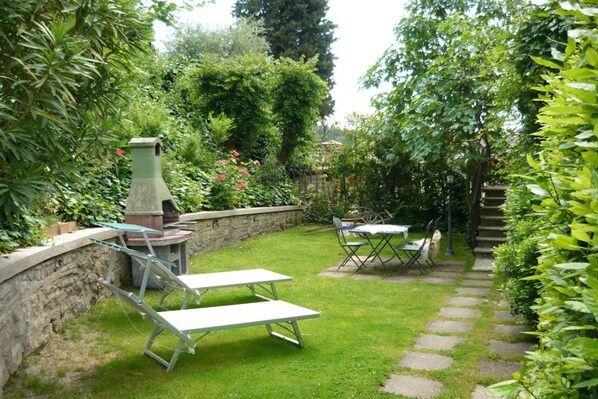 Meubles, Vert, Mobilier De Jardin, Arbuste, Jardin, Chaise, Tableau De Plein Air, Couverture De Sol, Ombre