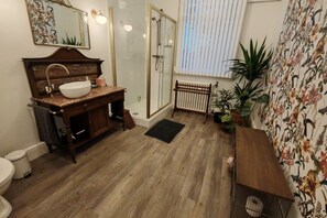 Jungle bathroom