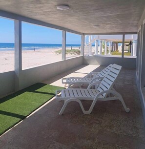 BEACHFRONT PATIO
