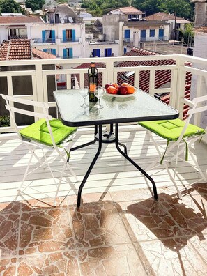 Private balcony and city view from the property