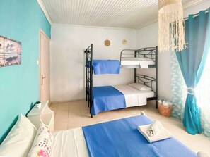Bunk bed - Interior space 