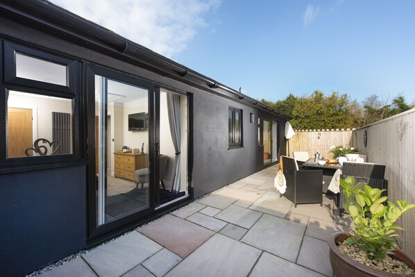 Welcome to Bumblebee Barn, nestled in the Cornish countryside but within reachable distance of Perranporth, St Agnes and Newquay
