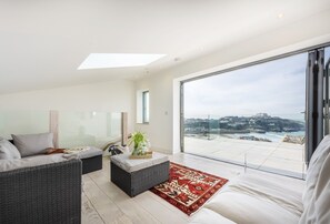 Indulge in coastal luxury at 1 Island Reach in Newquay