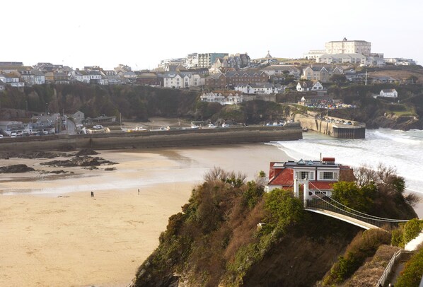 Welcome to 1 Island Reach, situated in the heart of Newquay