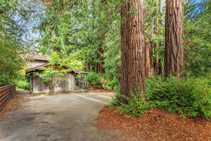 Parking for several cars in the circular, gravel driveway.