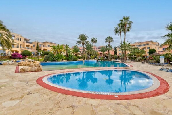 Pool (Outdoor)