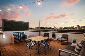 Rooftop Patio to view the San Antonio Skyline and Relax!