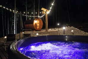 Outdoor spa tub