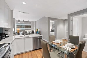 Philadelphia 1 Bedroom Dining Room