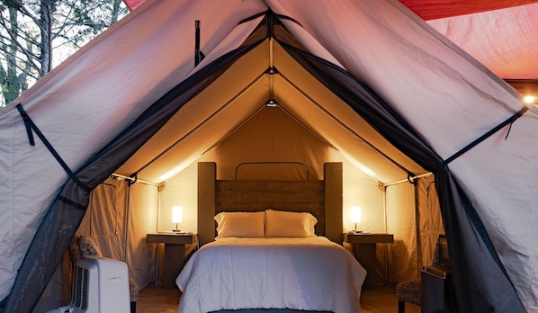 At The Hideout Queen Bed