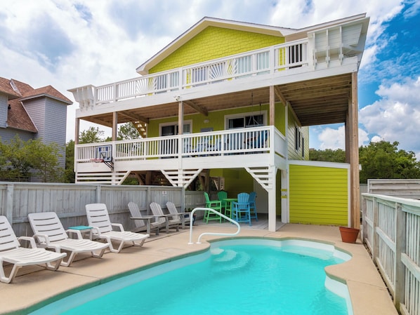 Welcome to SeaEsta! Relax with a Private Pool, bubbly Hot Tub, and a 6-minute walk to the beach!