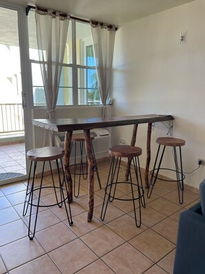 Dining Bar