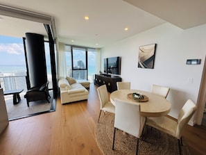 Open plan living / balcony area