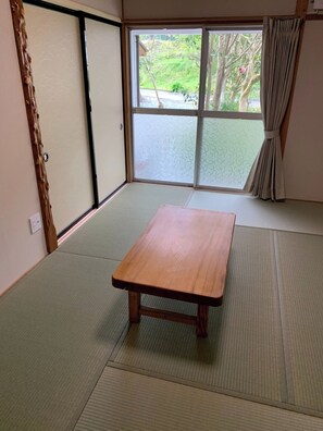 Bedroom 2: Futons are laid out on the 6 tatami mat floor.