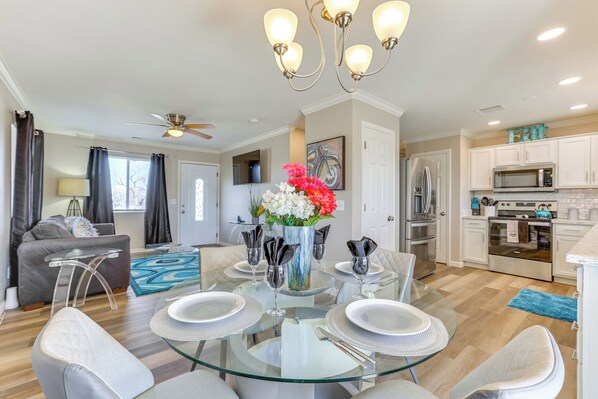 Mayer Vacation Rental | 2BR | 1BA | 1 Step Required | 970 Sq Ft
