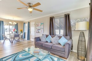 Living Room | Free WiFi | Central A/C & Heat