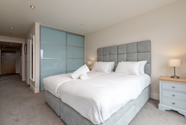 En-suite shower room in master bedroom. Views over the bowling green. 